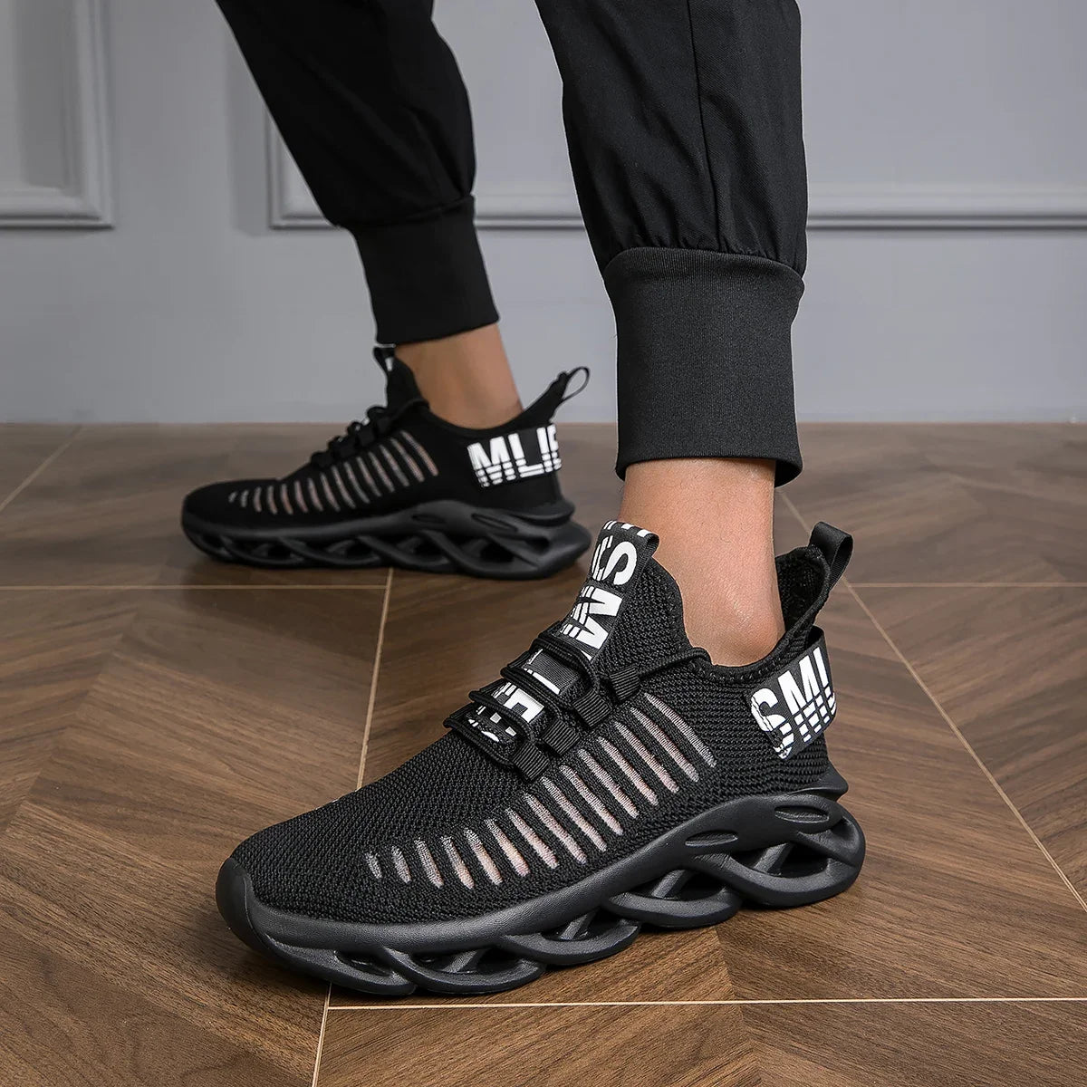 New Men's Black Sneakers Summer Lightweight Men Shoes Comfortable Mesh Breathable Shoes