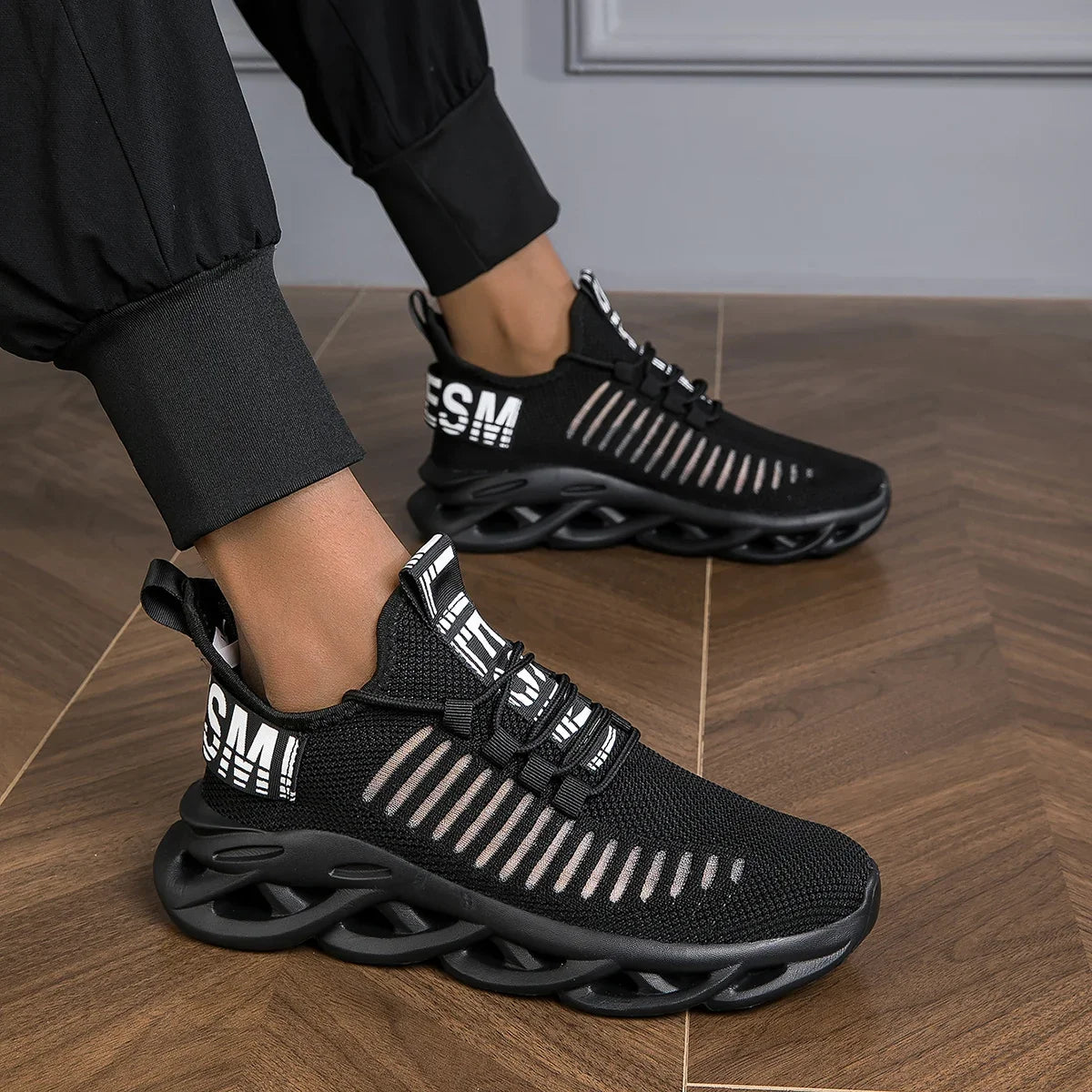 New Men's Black Sneakers Summer Lightweight Men Shoes Comfortable Mesh Breathable Shoes